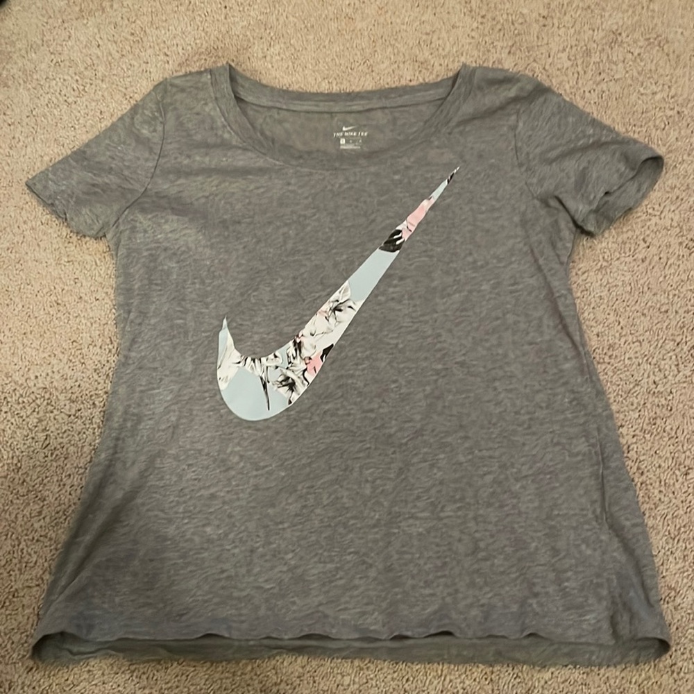Womens Nike T-shirt